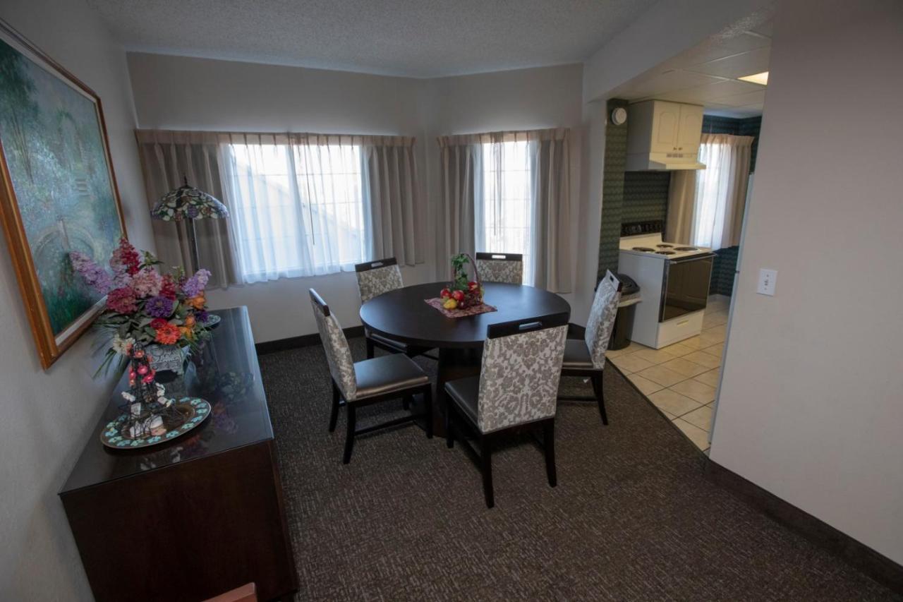 Hotel Grand Victorian Branson Esterno foto